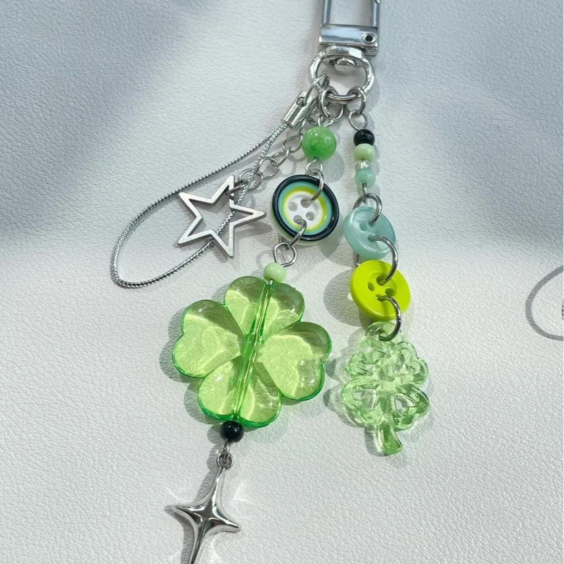 TV Queen of Tears Cosplay Kim Ji Won Key Chain Four Leaf Clover Keychain Acrylic Pendant jewelry Keyring Accessories Gifts