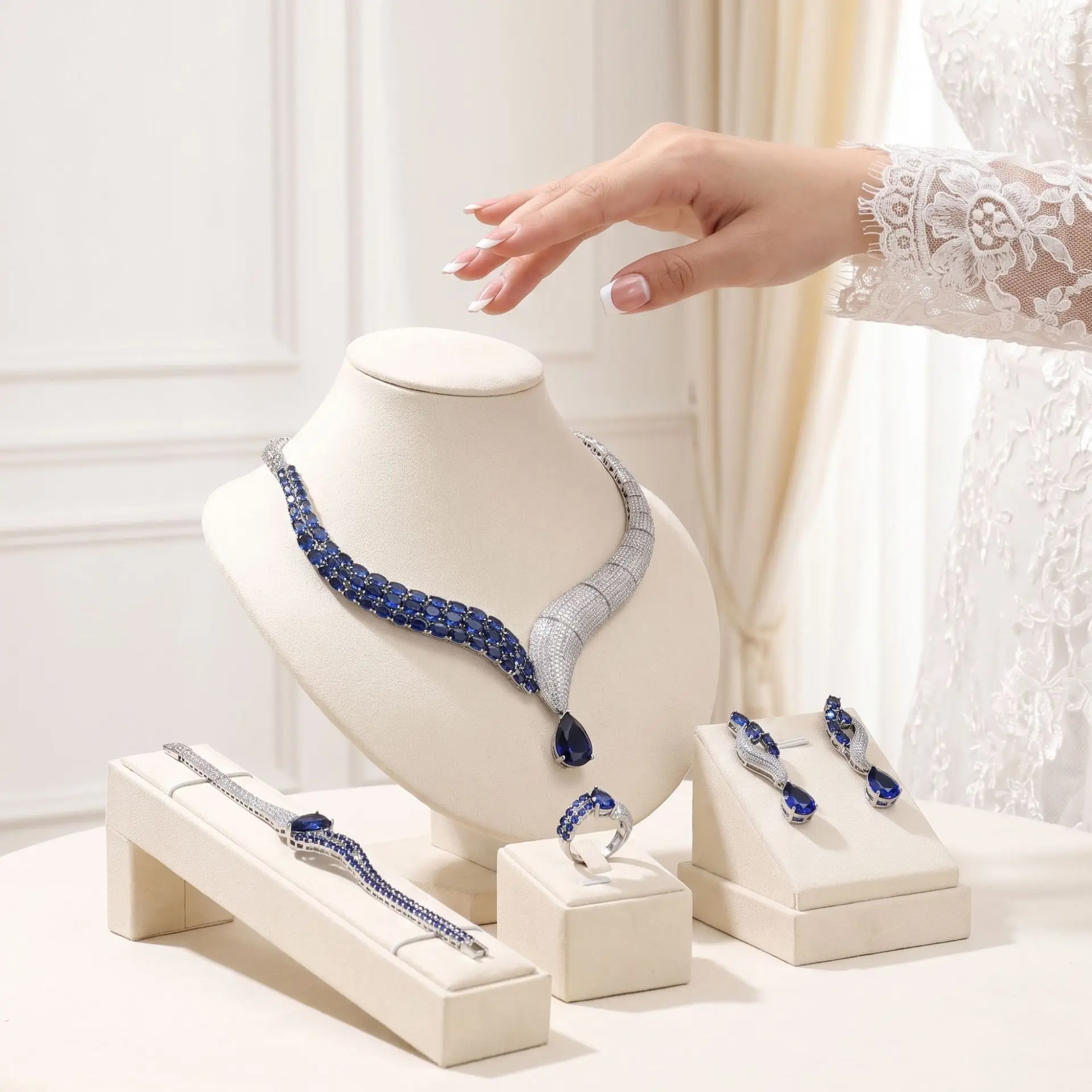 Women Full Zircon Bridal Jewelry Set 4Pcs Copper Micro Inlaid Necklace Earrings Bracelet Ring Wedding Accessories Christmas Gift
