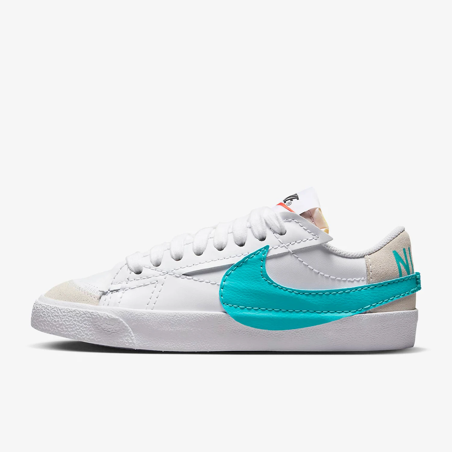 حذاء رياضي كاجوال نسائي من Nike Official Genuine Blazer Low '77 Jumbo DQ1470-107