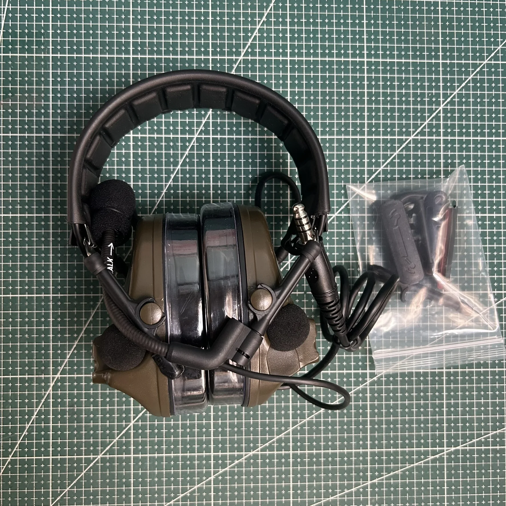 Cuffie tattiche con riduzione del rumore e raccolta del suono Comtac-III/C3, versione in silicone di fascia alta, Olive Drab