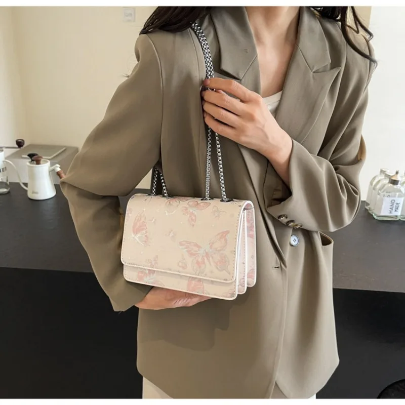 

2026 new fashionable and versatile chain crossbody bag for women, light luxury, sweet and high-end hand-held small square bag