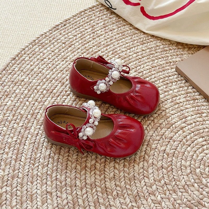 

Girls Leather Princess Shoes with Pearl Embellishments Soft Sole Anti Slip Design for Spring Fall Kids Party Footwear