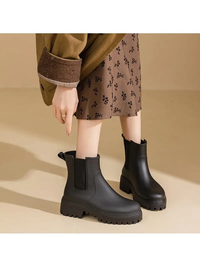 

Fashionable Korean Style Waterproof Women's Rain Boots Thick Bottom Heightening Wear-resistant Fleece-lined Four-season Wear ...
