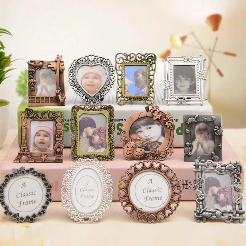 Alloy Photo Frame Mini Keyring Keychain Fob Frames for Picture Retro Baroque Photo Display Frame Desk Decoration Gift Home Decor