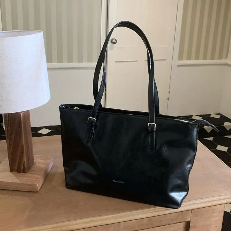 

Retro Large Capacity Commuting Versatile Tote Underarm Bag Zipper Single Shoulder Large Bags for Women