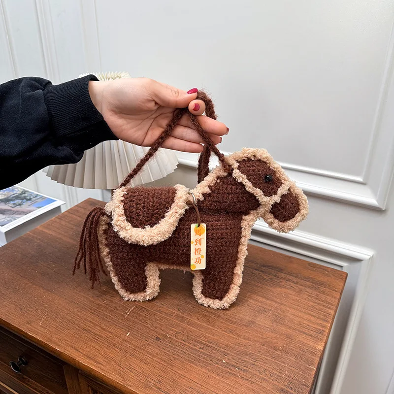 

Модная женская сумка-кроссбоди ручной работы 2026 года с милым шерстяным дизайном пони, персонализированная, в нишевом стиле, популярная в интернете