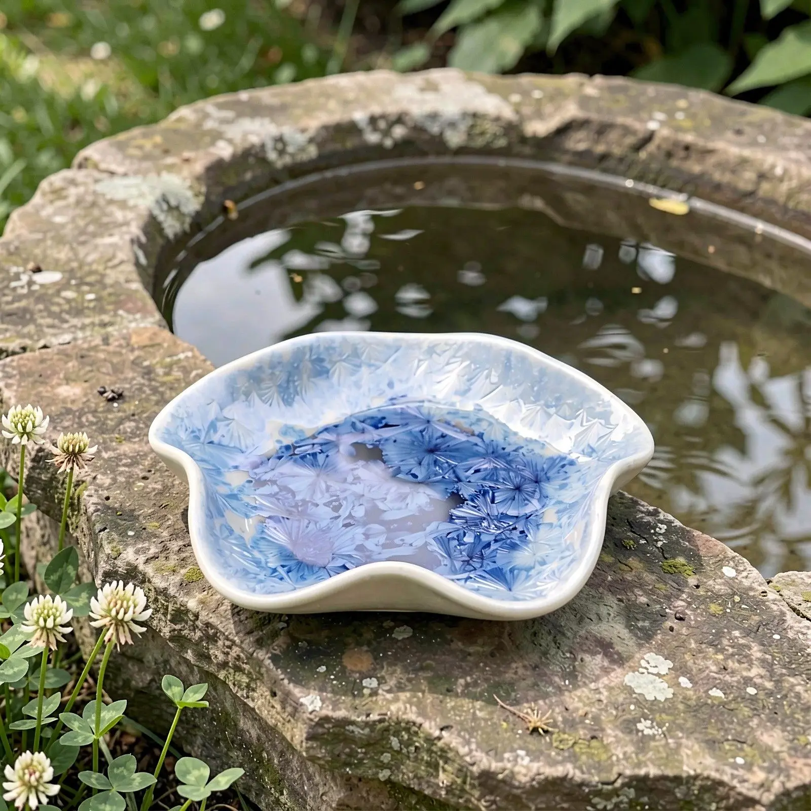 Ceramic Bee Watering Station Butterfly Water Feeder Drinking Dish Bee Bath Bowl Decorative Water Fountain for Backyard Garden
