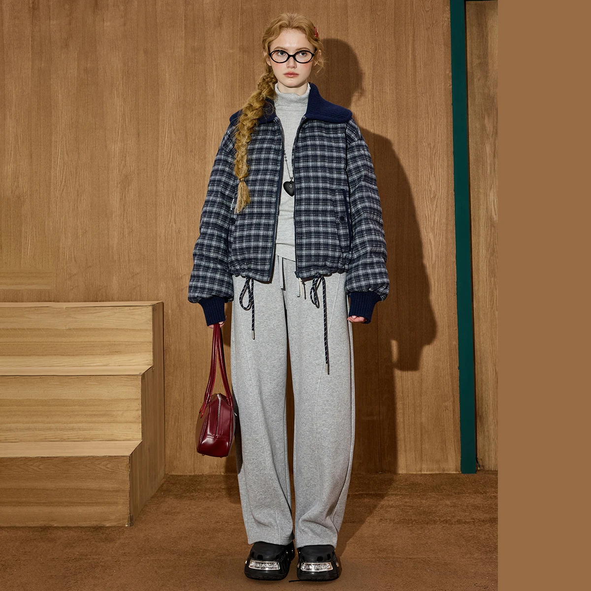 سترة نسائية شتوية لعام 2025 بياقة 90% سترة قصيرة منتفخة منقوشة مرقعة معطف دمية بلوزة تصميم سترة مبطنة كبيرة الحجم #4