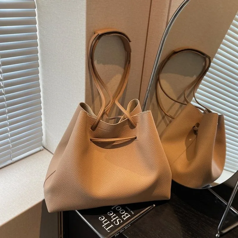 

Chic Practical Diaper Bag One Shoulder Baby Care Shopping Trip Exquisite Glamorous Versatile Elegant Stylish Timeless Organized