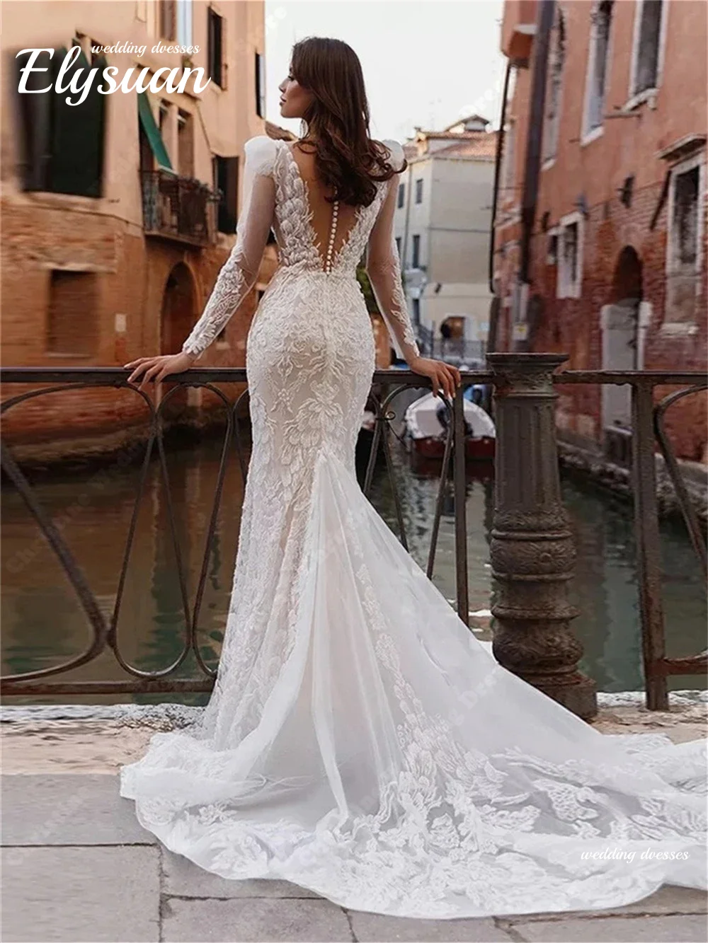 맞춤 제작된 고급 여성 웨딩드레스, 깊은 V넥 브라이덜 가운, 레이스 아플리케 머메이드 드레스