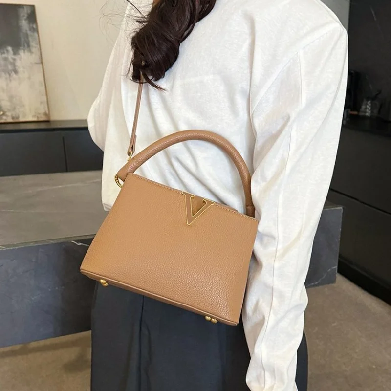 

High-End Women's Tote Bag Crafted From Brooklet-Printed Leather Featuring Trendy Famous Neat Daily Look​