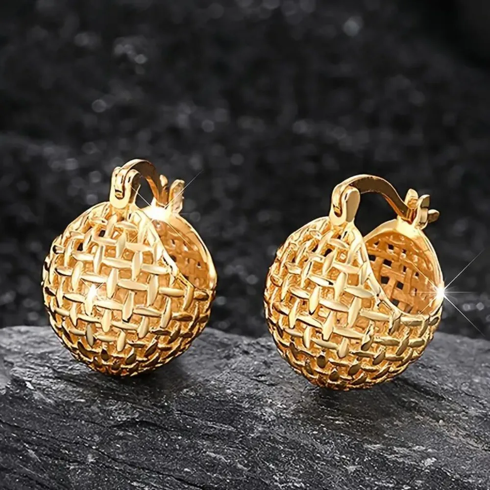 Retro Temperament Stereo Hollow Spherical Mesh Basket Weave Huggie Hoop Earrings for Women Hypoallergenic Colorfast Jewelry Gift