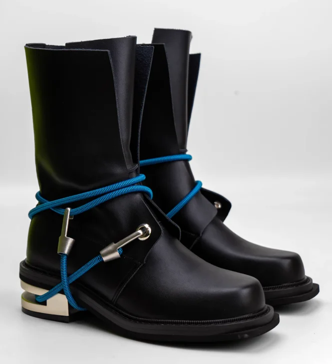 المرأة جولة تو كعب معدني أحذية بوت قصيرة ريترو فاسق دراجة نارية نمط رياضي غير رسمي موضة حبل ملفوفة الشارع الخريف 2025