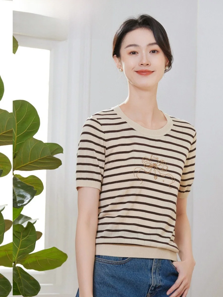 Camisa de Malha Listrada de Gola Redonda S2065 Luxury Philosophy, Manga Curta, Estilo Novo de Verão para Mulheres, Moda Amiga da Pele