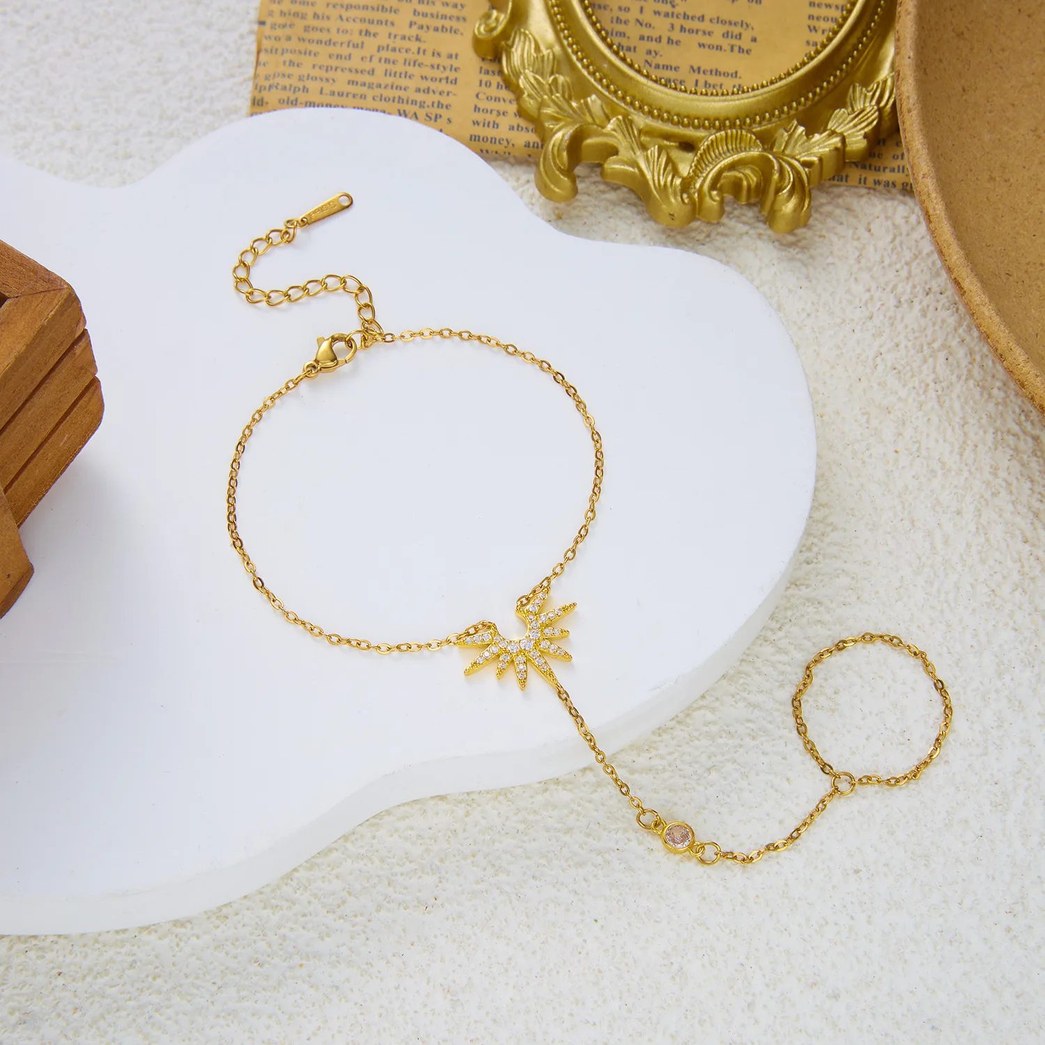 Zierliches Pavé-Armband mit Zirkonia-Sonnen-Fingerkette für Damen, vergoldet, aus Edelstahl und Messing, wasserdicht, Party-Schmuck, Geschenk – Detail 7