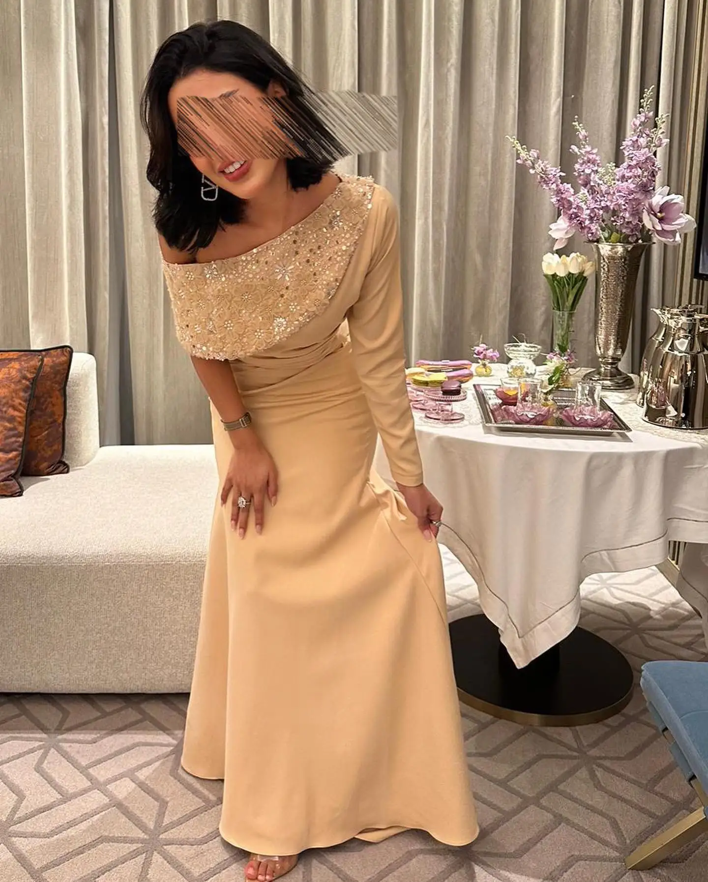 ที่กําหนดเองคลาสสิกJerseyชุดราตรีAppliquesประดับด้วยเลื่อมคริสตัลหนึ่งไหล่แขนยาวชุดราตรีSweep Train Party Dress