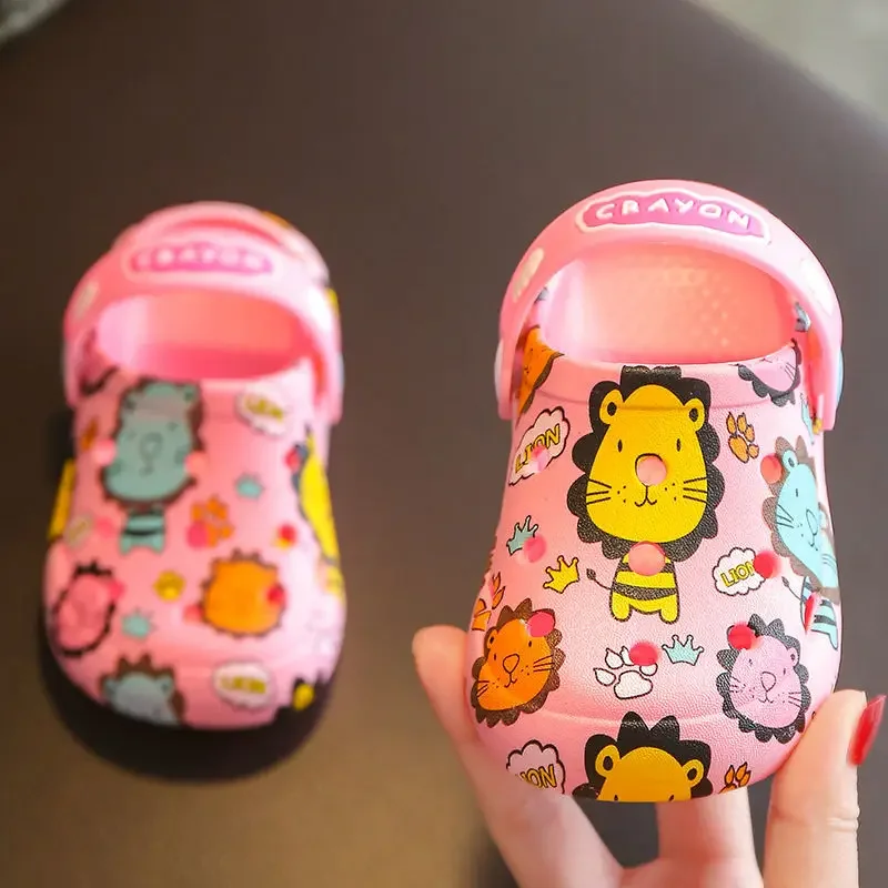 Cartoon Lion Children Clogs Summer Comfort Light Non-Slip Outdoor Sandals PVC Anti-collision Toe Slip-On Kids Shoes Beach Shoes