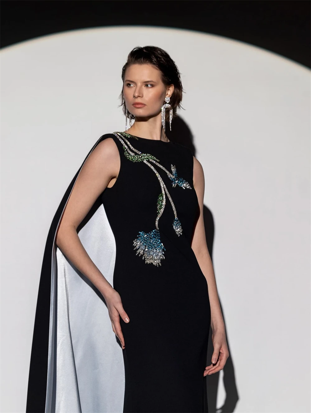 

Customized Elegant Black Celebrity Gowns Charming O-Neck Sleeveless Evening Dresses Exquisite Court Train Special Occasion Gowns