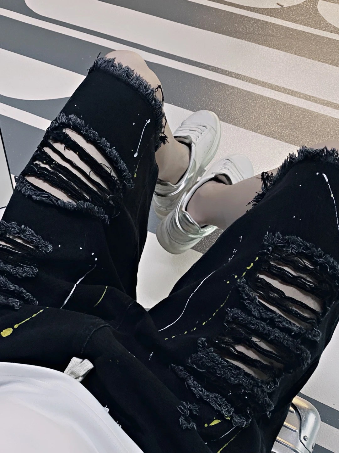 2025 New Summer Korean Version Fashion Ripped Casual Shorts for Men Loose Thin Cool Breathable Stylish Youth Trendy Shorts