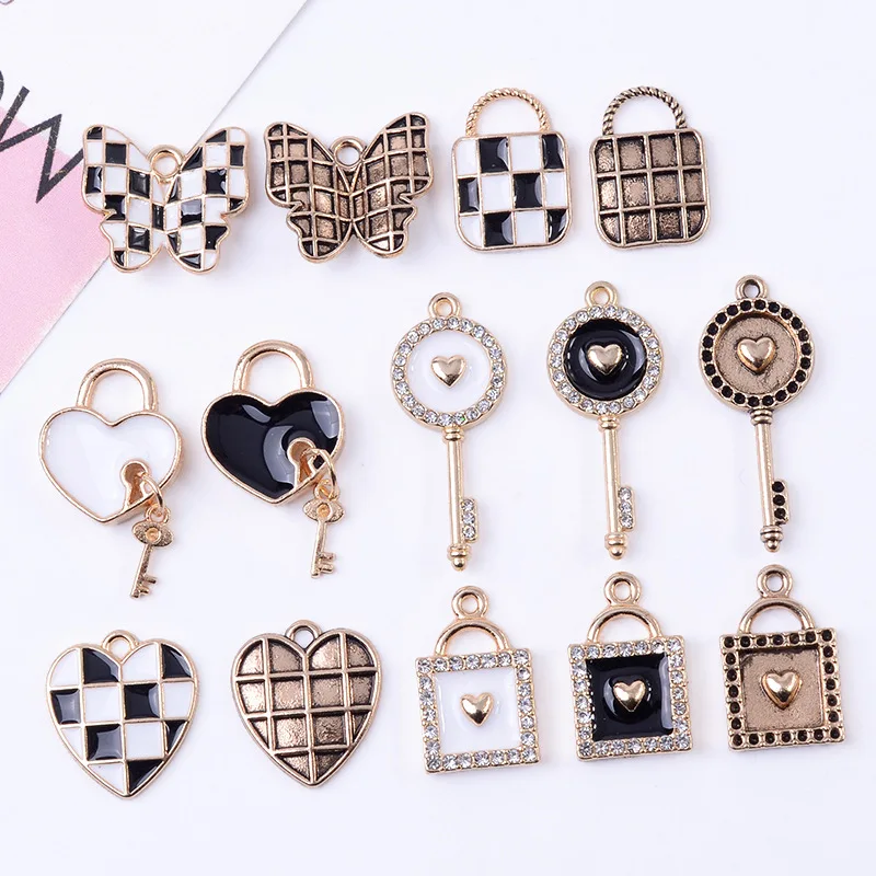 

100Pcs sets ins cold wind simple creative new peach heart dripping oil black white pattern butterfly key jewelry pendant spot