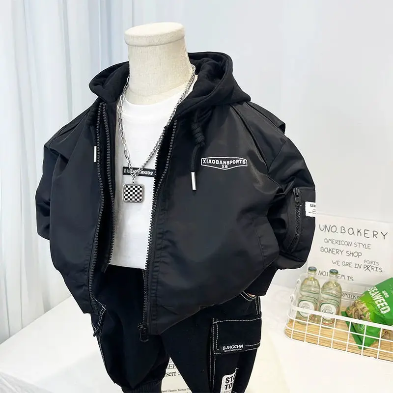 

Зимний искусственный бейсбольный костюм из двух предметов для мальчиков, кардиган с капюшоном, детская красивая куртка, новинка 2025 года, детская одежда