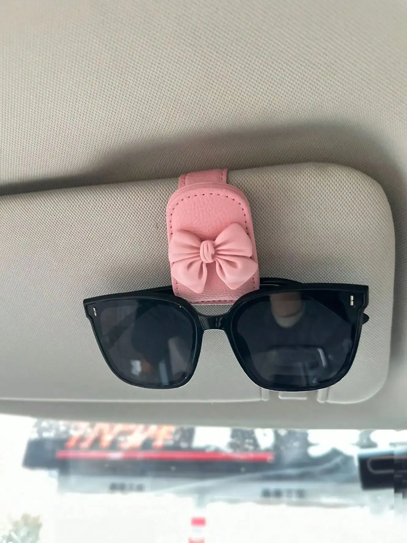Auto-Sonnenblenden-Brillenhalter mit Schleife, Niedlicher Rosa Innenraum-Brillenhalter, Auto-Zubehör – Detail 1
