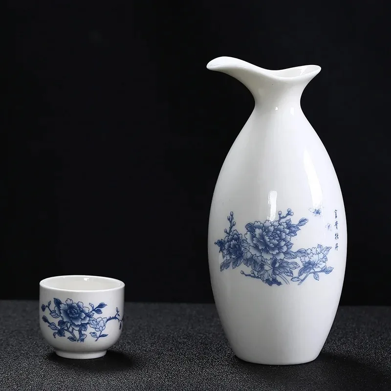 Ceramic Chinese wine dispenser, iron pot Baijiu wine pot, glass set