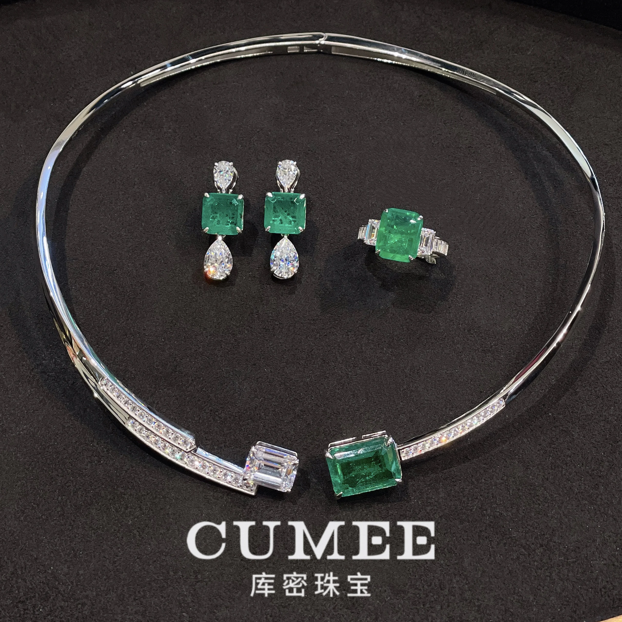 

New Summer Simple and Exquisite Design Style Synthetic Emerald Collar Earring Ring Set. Silver-plated Gold