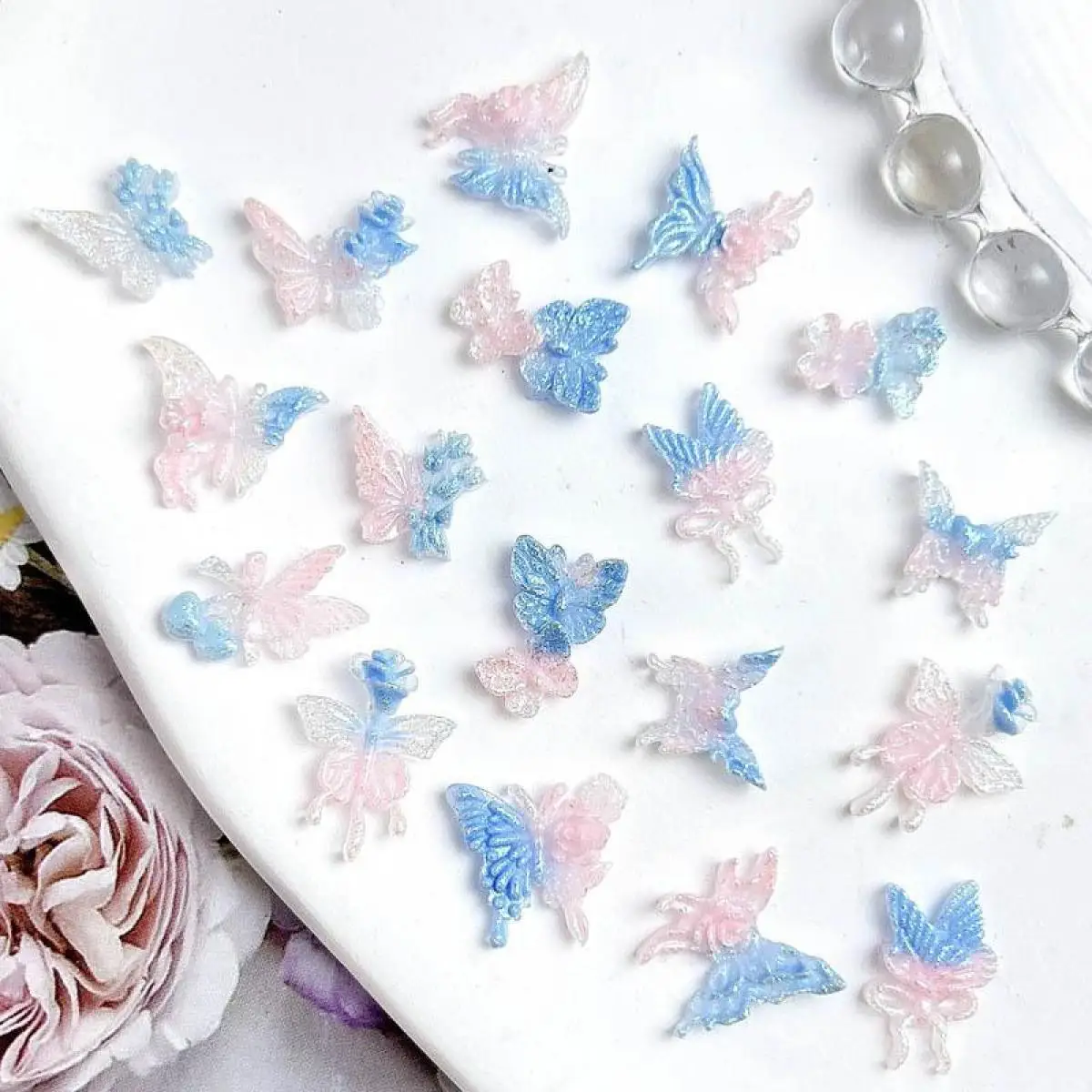 Mixed Dreamy Pink Blue Splicing Butterfly Nail Charms 3D Resin Glow in the Dark Butterfly Nail Art Decoration for DIY Crafts