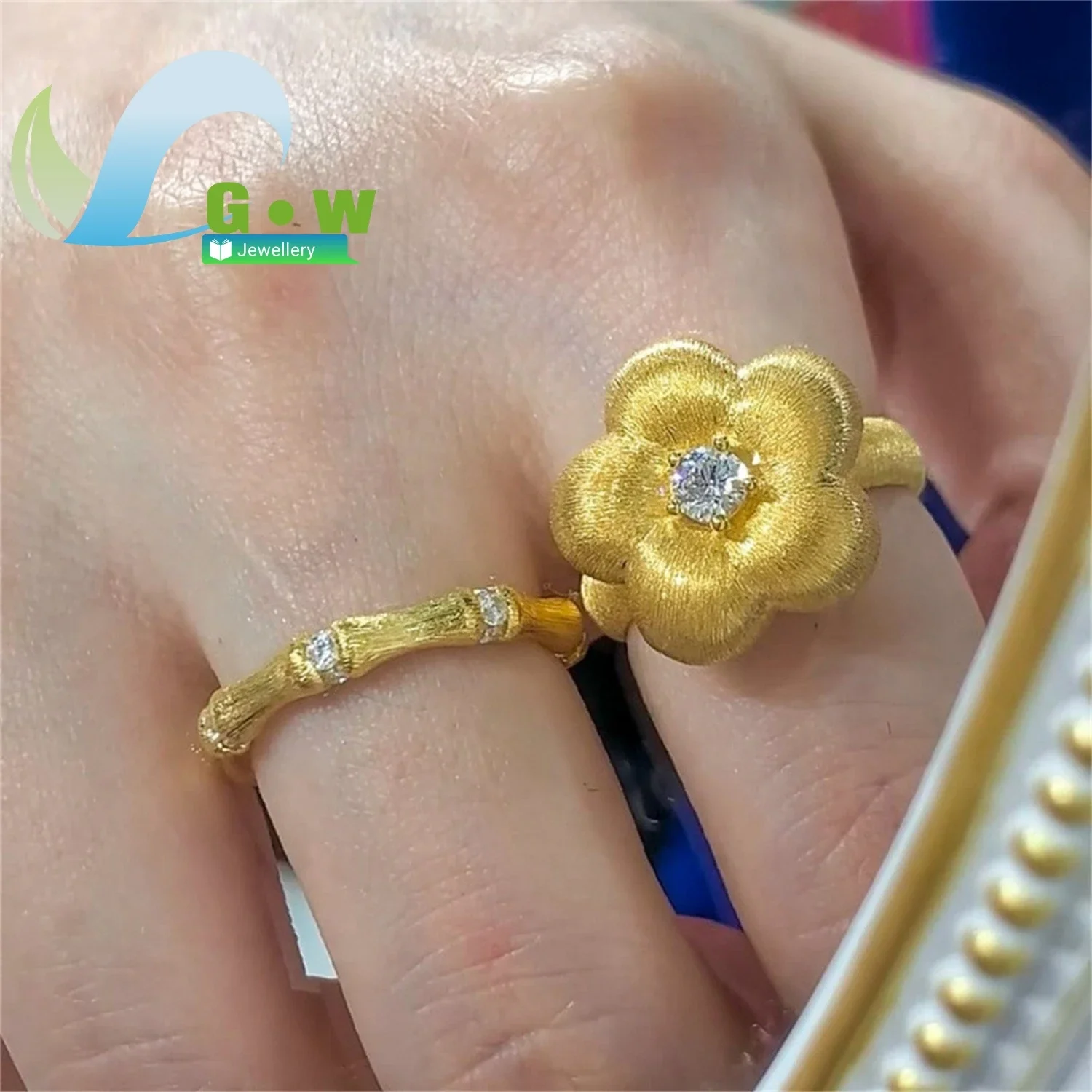 New Chinese Style Vintage Gold Tone Flower Adjustable Ring for Women Delicate Wire Drawing Ancient Method Palace Finger Jewelry