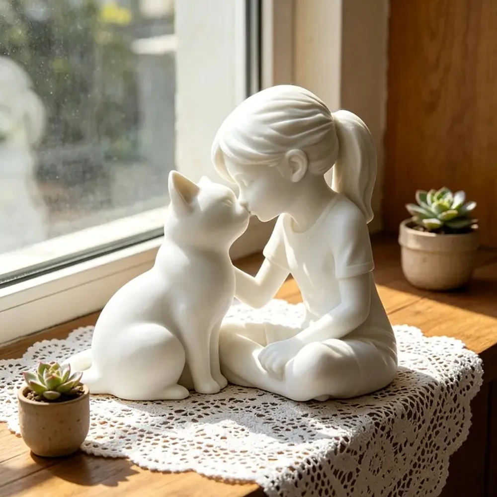 1-teilige Statue „Mädchen und Katze“, ein ruhiges und heilendes Schreibtisch-Ornament, das den friedlichen Moment des Flüsterns und Küssens festkapturiert; eine moderne minimalistische Kunstskulptur,