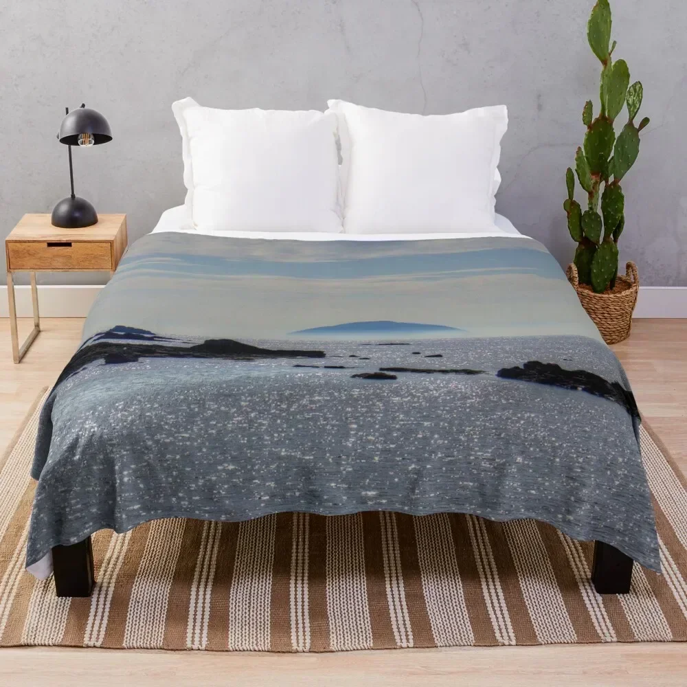 

Ailsa Craig in Mist Throw Blanket Shaggy Decorative Sofa christmas decoration manga Blankets Moving Luxury Large Blankets
