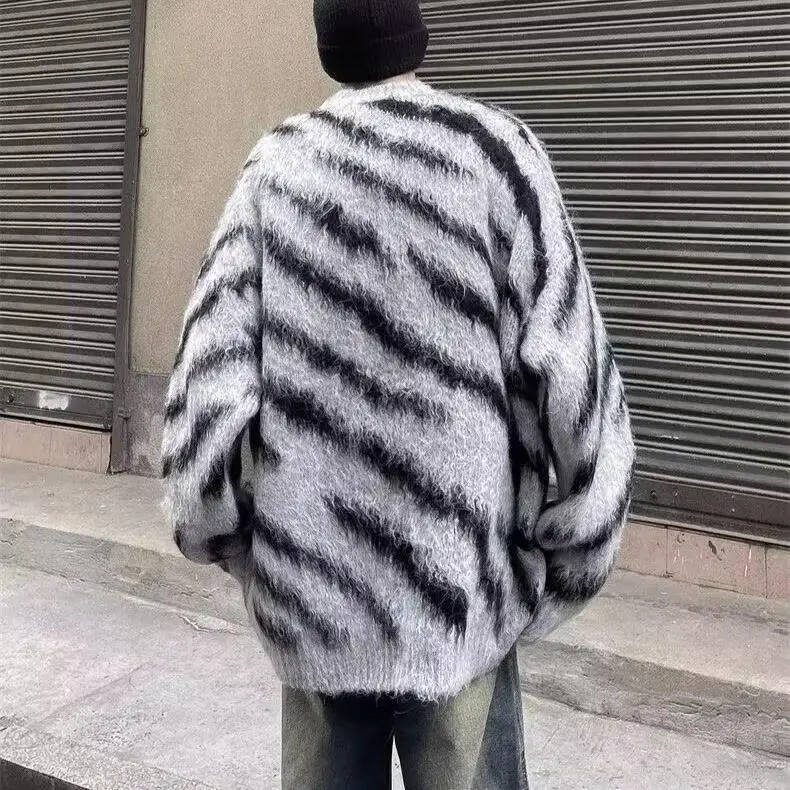 Hong Kong style lazy striped contrasting sweater for men in autumn and winter fashion brand versatile casual loose jacket