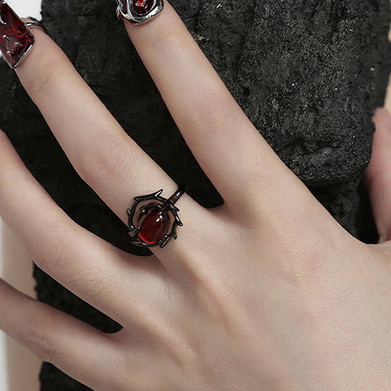 Punk Gothic Ruby Ring for Men Women Retro Cool Crystal Black Ring Charm Fashion Geometry Open Finger Ring Vintage Gothic Jewelry