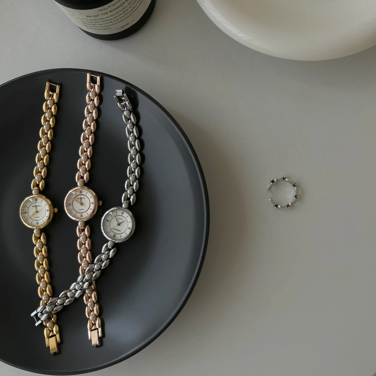 Reloj elegante para mujer, pulsera de perlas redondas de agua dulce, reloj de perlas para estudiantes de alta altura, regalo para mujer, reloj de lujo para mujer
