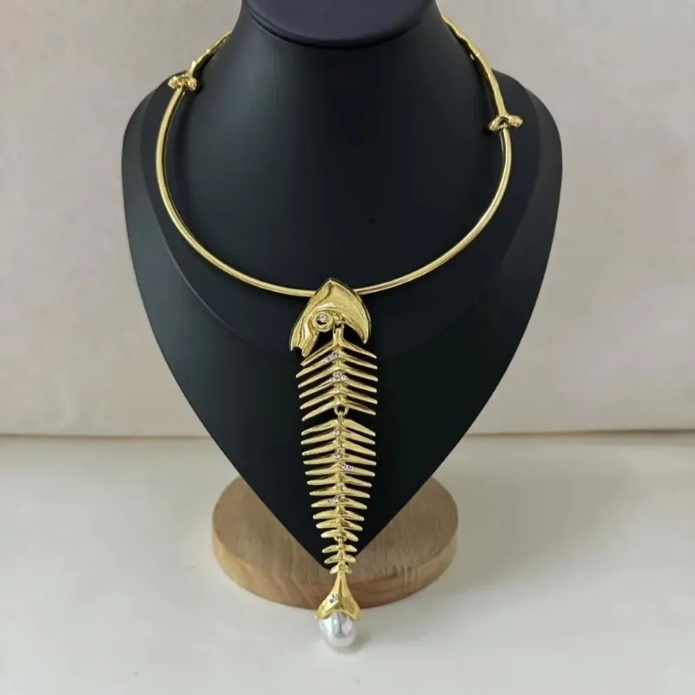 Retro Alloy Big Fish Bone Pendant Exaggerated Choker Necklace Women Necklace Jewelry Accessories Gift