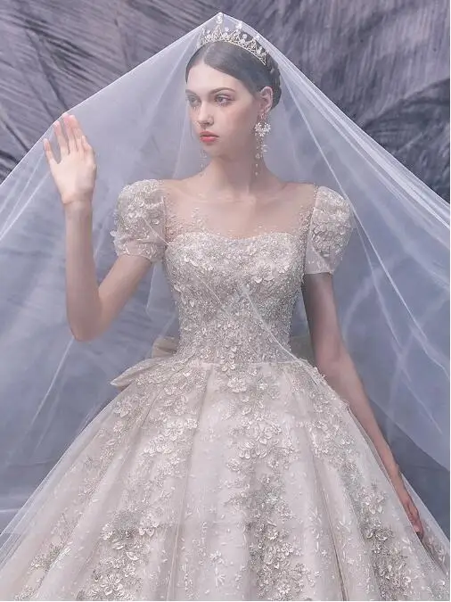 

Luxury Wedding Dresses O-Neck Lace Appliques Beaded Crystal Illusion Saudi Arabia Princess Short Sleeve Bridal Gown Elegant 2022