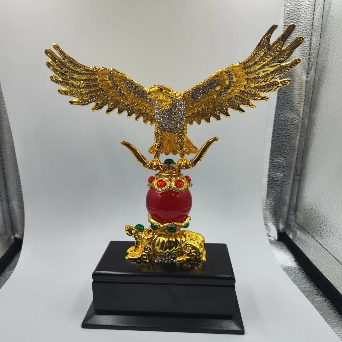 

Chinese the king of eagle metal statue traditional brass gold-plated eagle collectible King of Eagles sculpture home decor