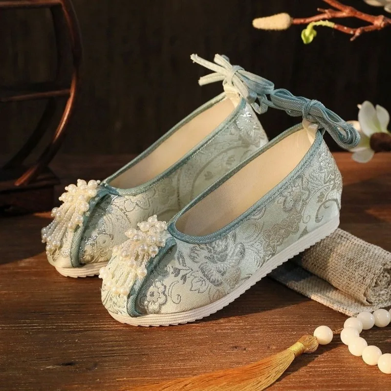 

Chinese Vintage Cosplay Girls Shoes Elegant Pearl Tassels Embroidery Cloth Style Shoes Ancient Fairy Cosplay Wedding Hanfu Shoes