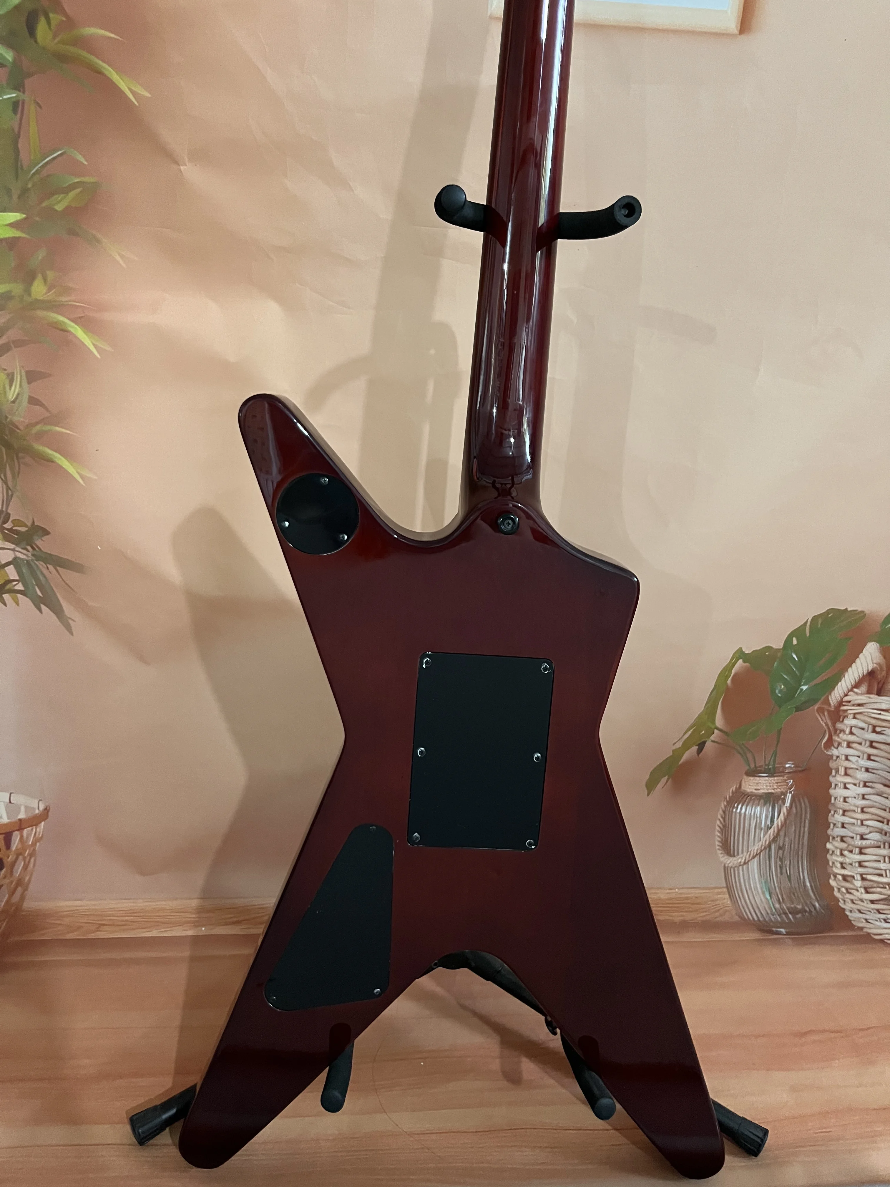 Chinese Electric Guitar Green color tremolo system Mahogany Body and Neck