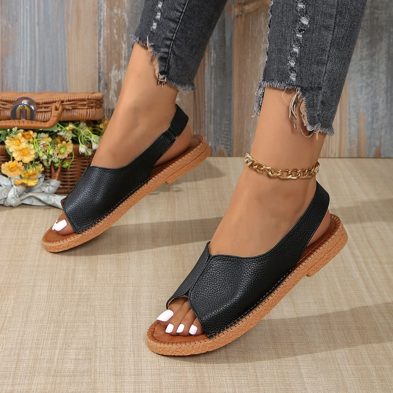 

2025 Summer Europe Women Sandals Waterproof Platform Metal Buckle High Heel Womens Shoes Gladiator Large Size Leather Sandals