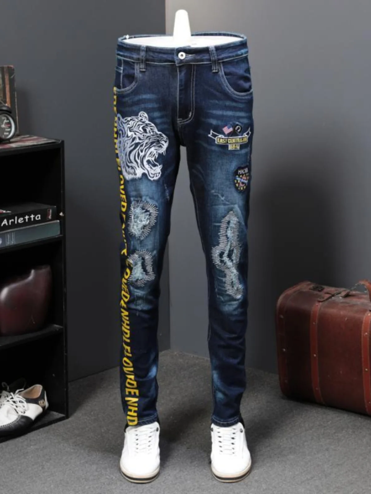 

Высококачественные мужские джинсы с вышитым принтом, повседневные эластичные облегающие длинные брюки, весна-осень, модная брендовая молодежная одежда, повседневный комфорт