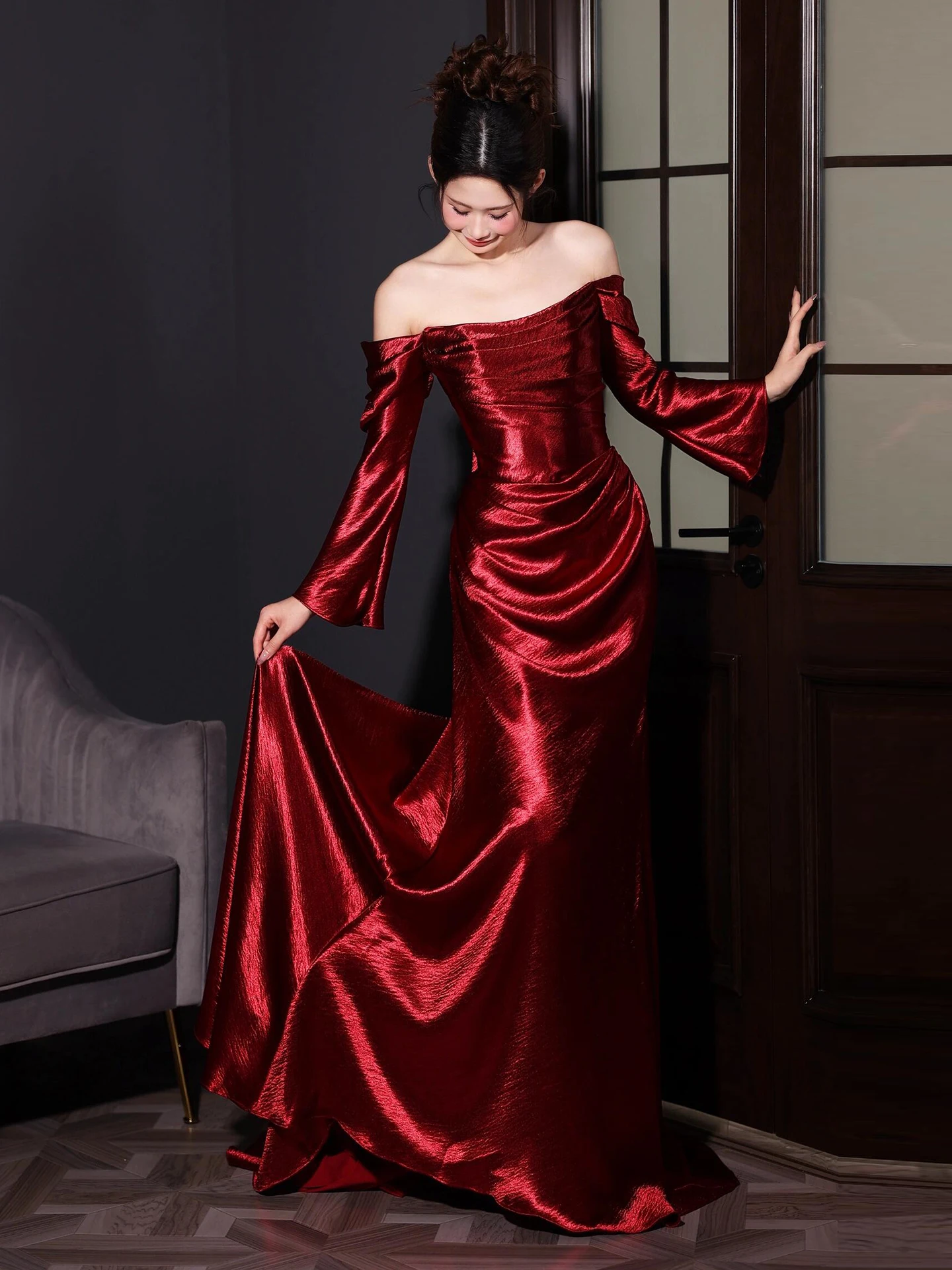 

Элегантное красное атласное платье на одно плечо с драпировкой и шлейфом, стройнящее, для свадьбы, помолвки и банкетов, в китайском стиле, длинное вечернее платье