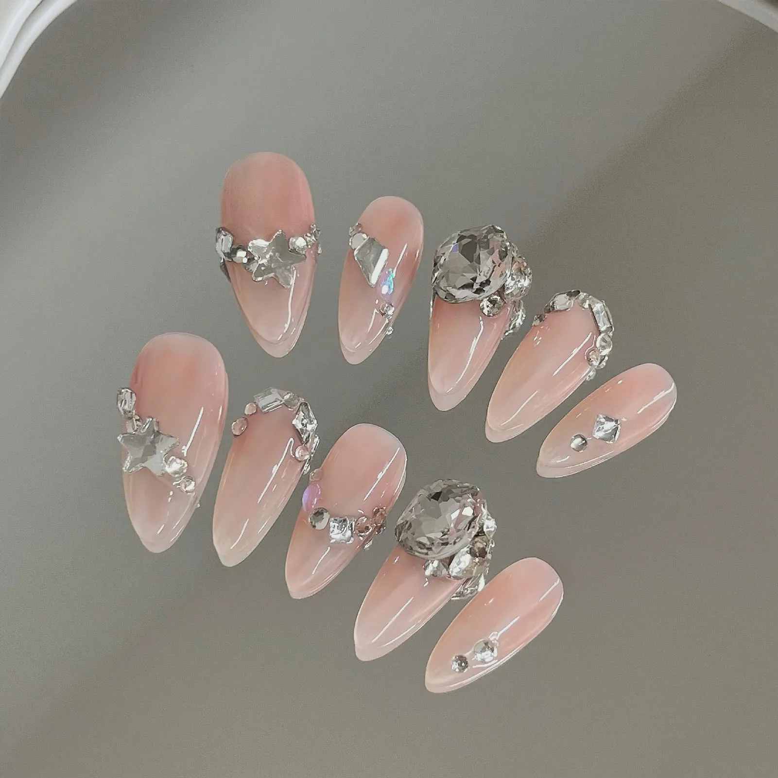 

10pcs Handmade Fake Nail Luxury Crystal Diamond Charms Design Wearable Long Almond False Nails Press On Round Nail Tips Finished