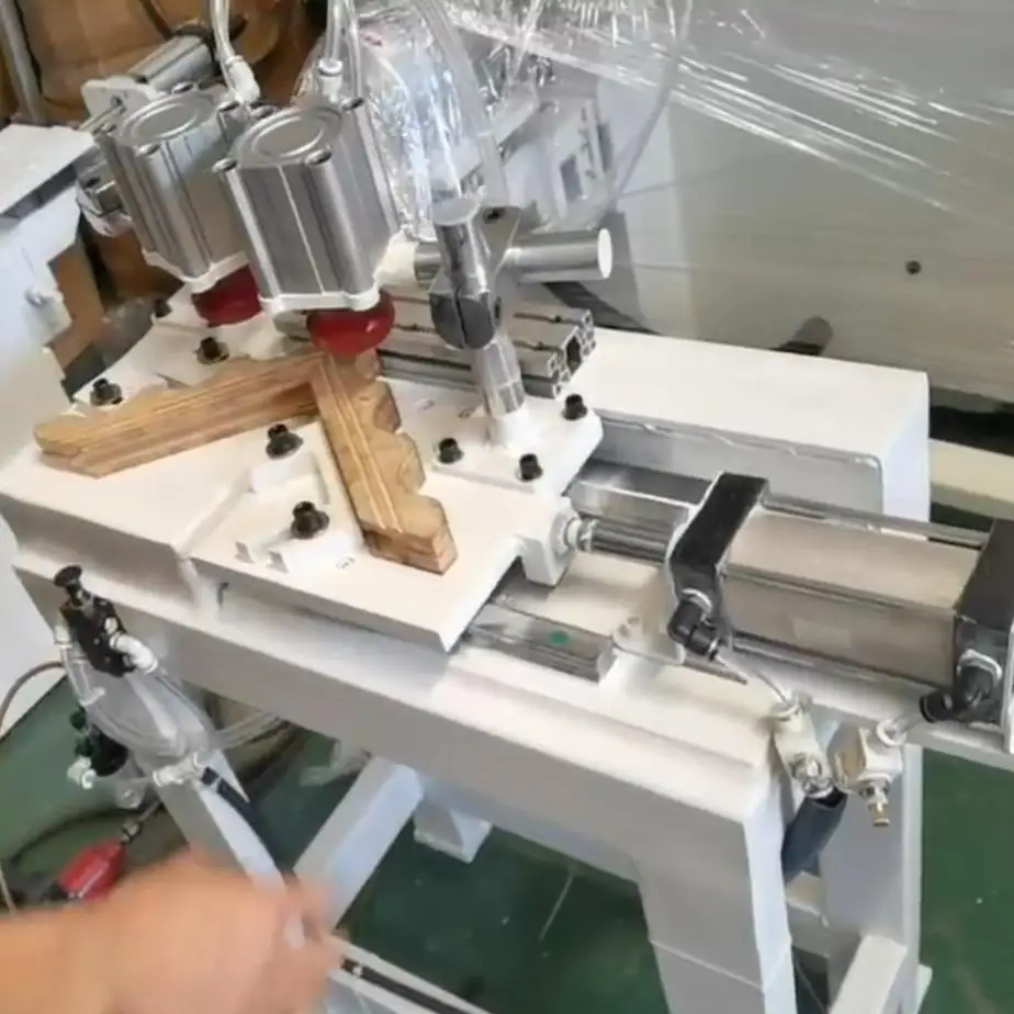 Multi-Function Automatic Corner Assembly Machine Pneumatic Woodworking Machinery with Framing Corner Assembly Functions