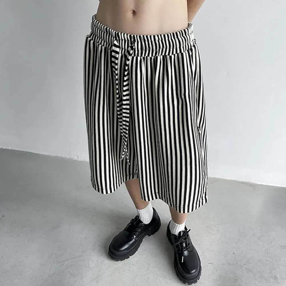 

Breathable Exercise Shorts Versatile Men's Knee-length Shorts Elastic Waist Adjustable Drawstring Stylish Vertical Striped Print