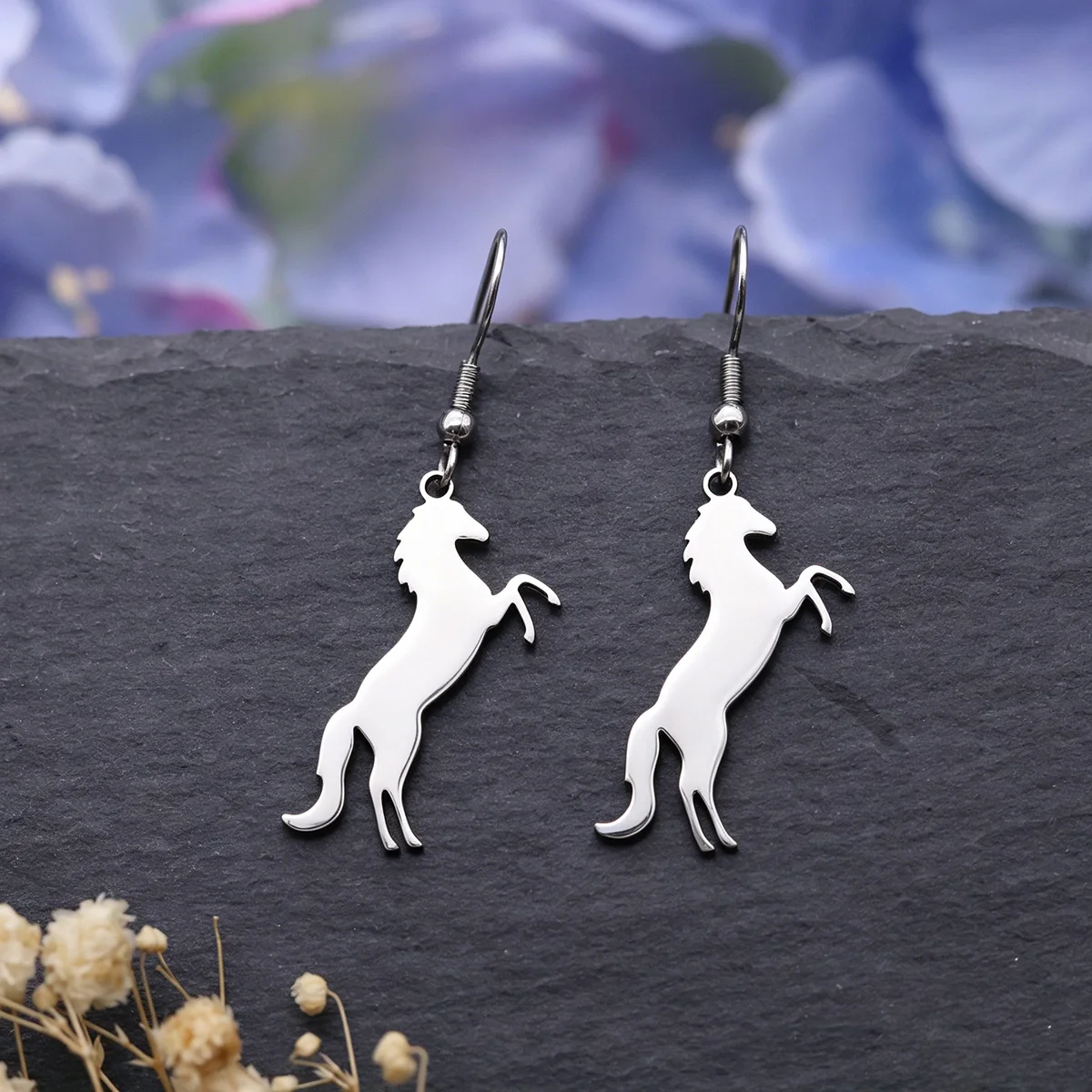 Chandler New Fashion Minimalist Prancing Horse Good Luck Animal Pendants Dangle Earrings For Women Party