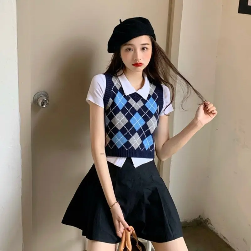 Women's Petite Cropped Knit Vest Retro Japanese Style Argyle V-Neck Sweater Vest Preppy Layering Waistcoat for Spring Autumn view 5