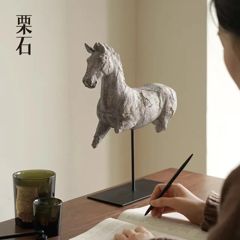 Chestnut stone [One horse takes the lead] wabi-**** abstract animal sculpture horse ornament study wine cabinet decoration craft