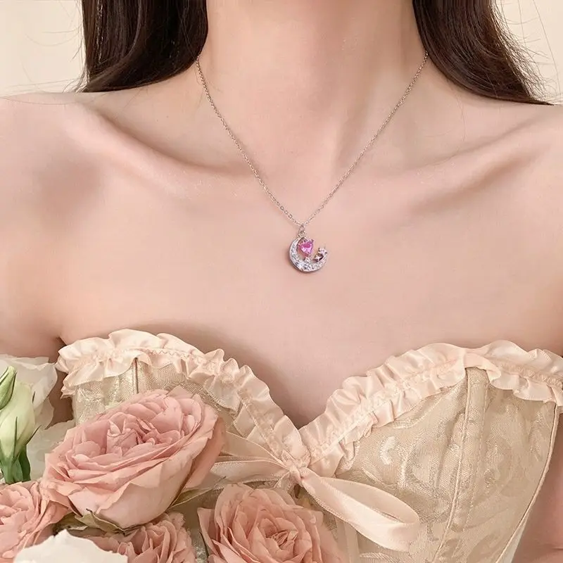 Love necklace for women, light luxury, niche, high-end, high appearance Instagram collarbone necklace for girls as a gift